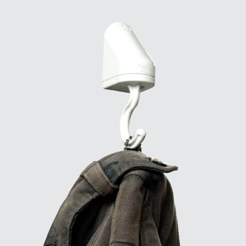 Reduced-ligature coat hooks